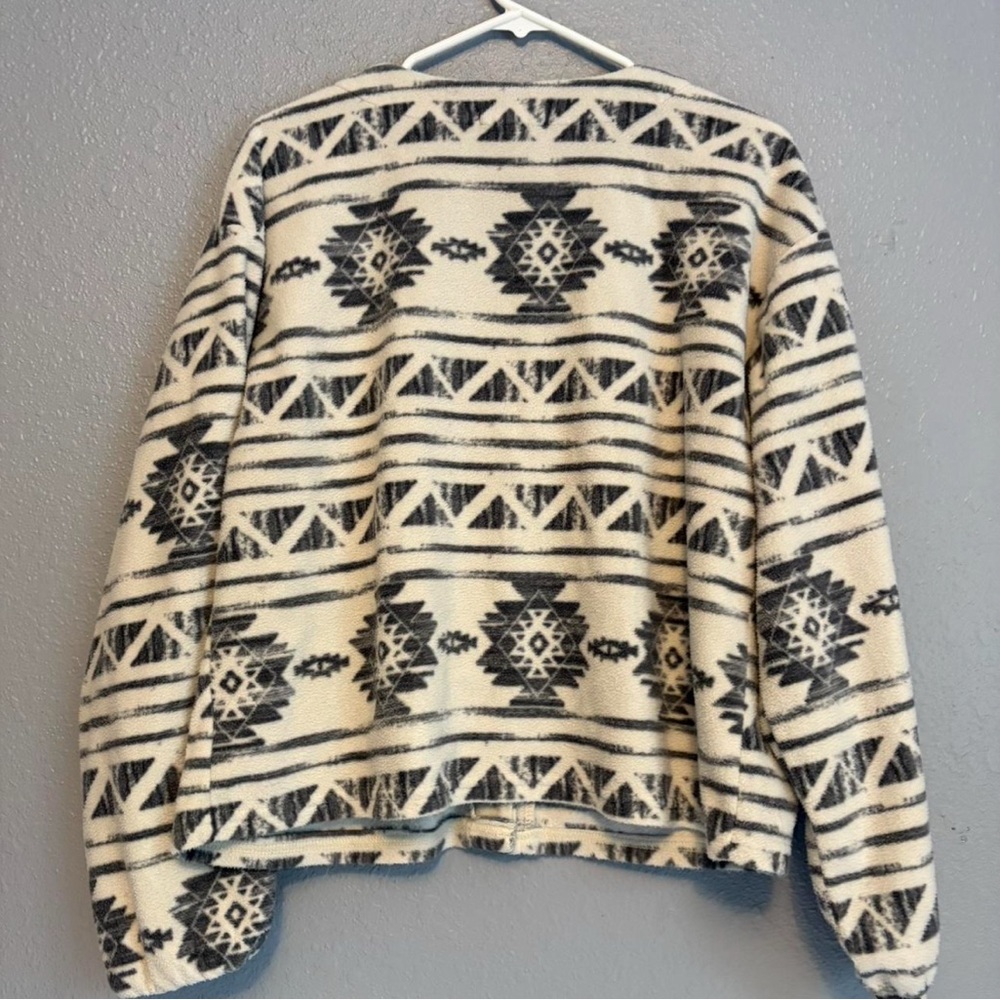 Aztec Patterned Cardigan with Button Closure - Picture 2 of 2